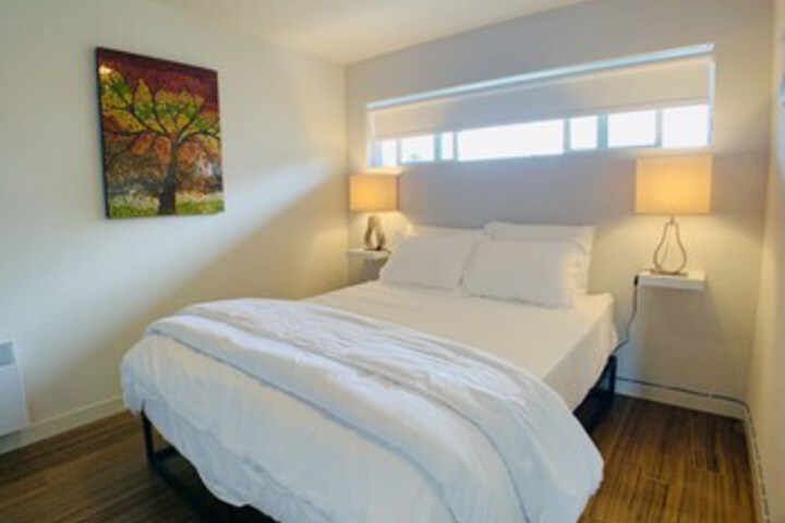 Room 14 of 16