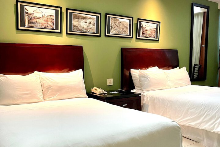Room 13 of 33