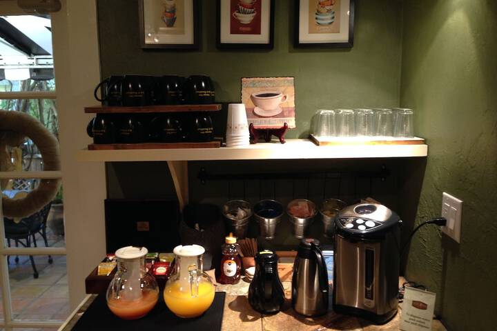 Breakfast/Coffee Service 68 of 80