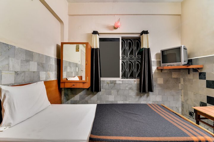 Room 10 of 13