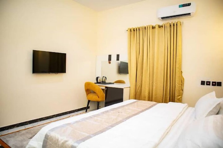 Room 6 of 48
