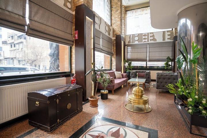 Entrance & Lobby
