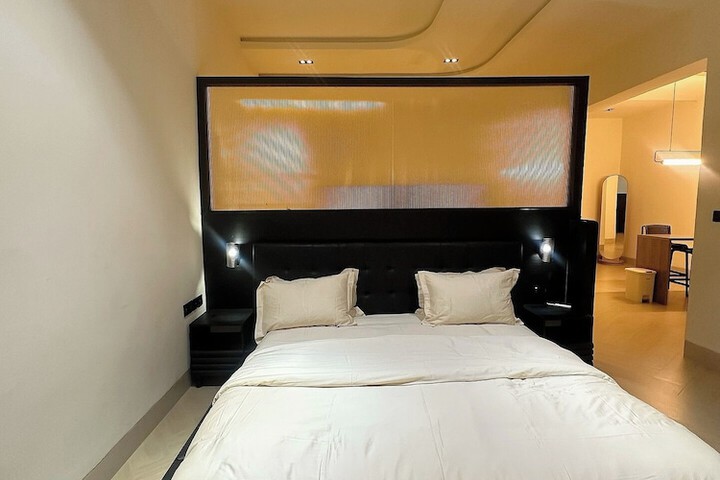 Room 12 of 28