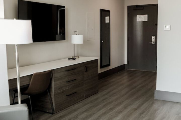 Room 17 of 175