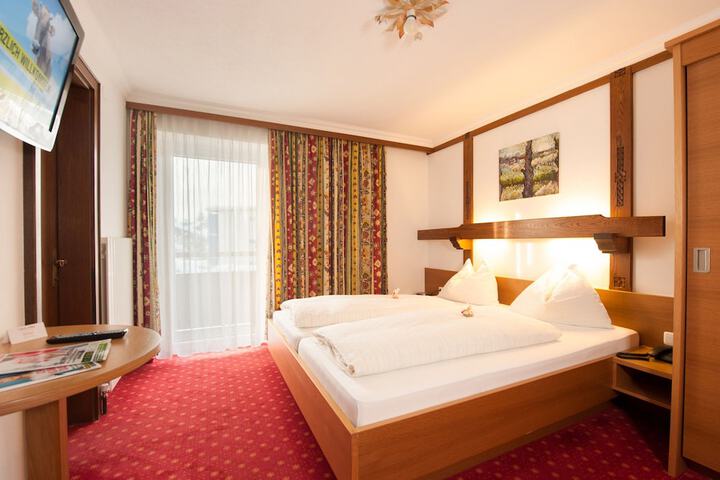 Room 3 of 33