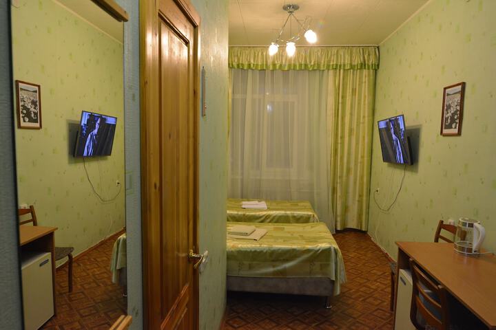 Room 23 of 100