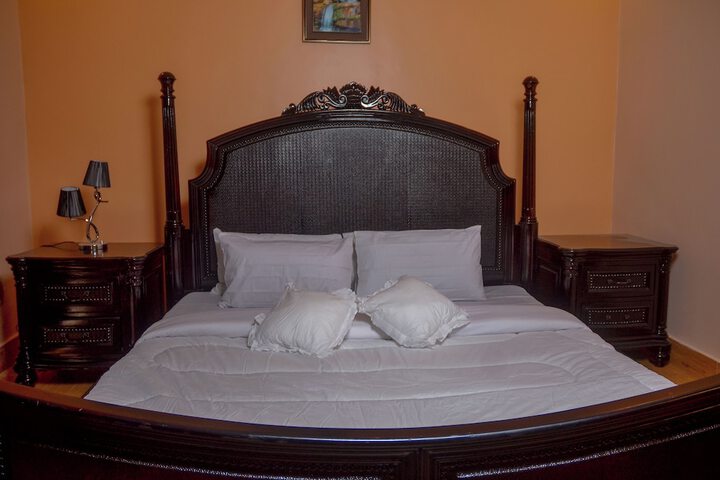 Room 10 of 76