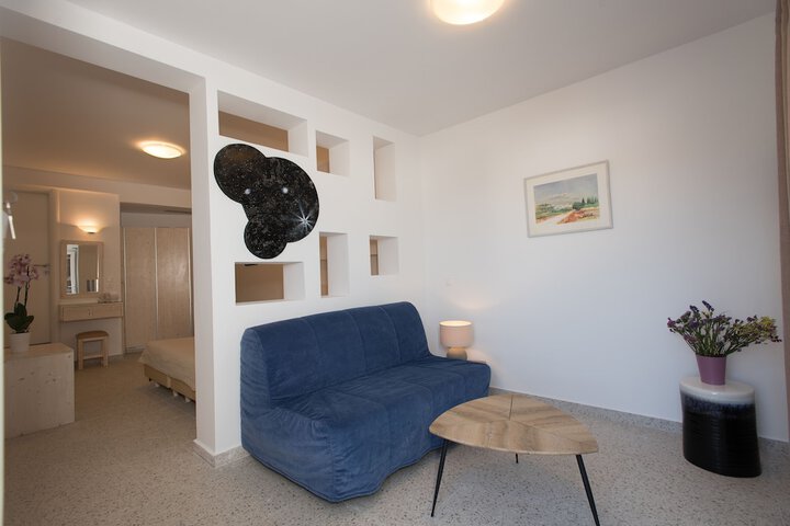 Room 12 of 42