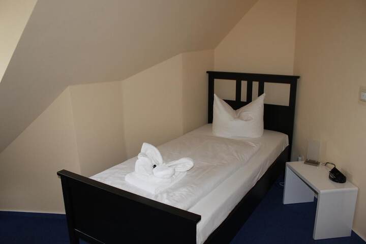 Room 13 of 29