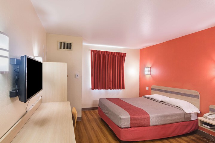 1 Queen Bed (26 of 28)