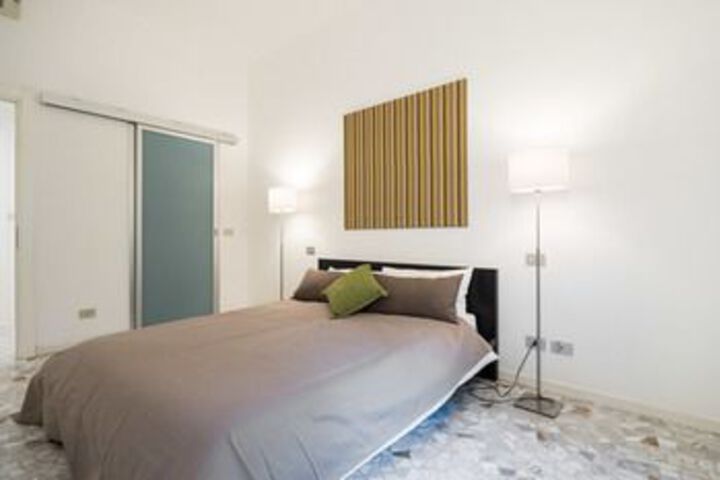 Room 8 of 27