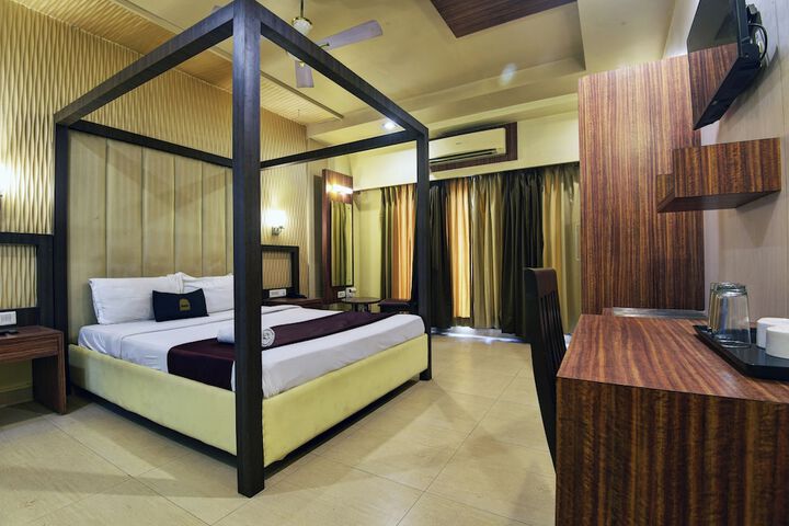 Room 4 of 18