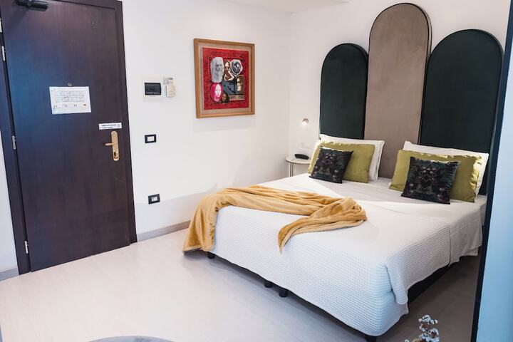 Room 27 of 90