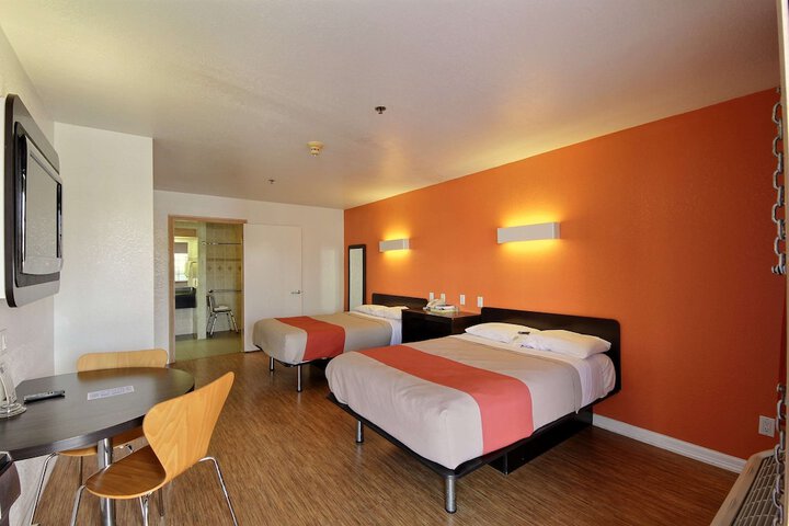 Room 17 of 34