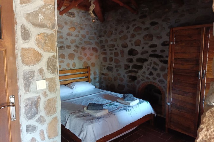 Room 3 of 37