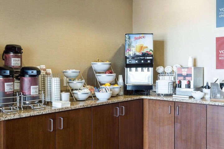 Breakfast/Coffee Service 26 of 32