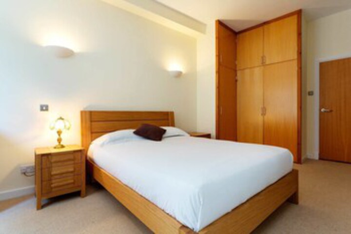 Room 5 of 12