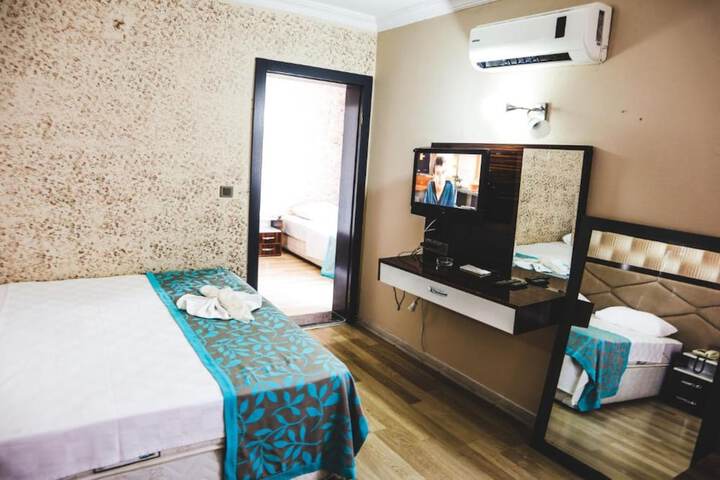 Room 8 of 25