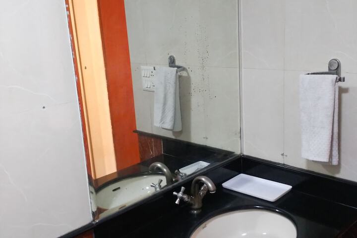 Room 16 of 28