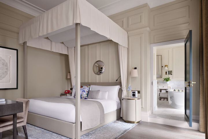 Room 53 of 226