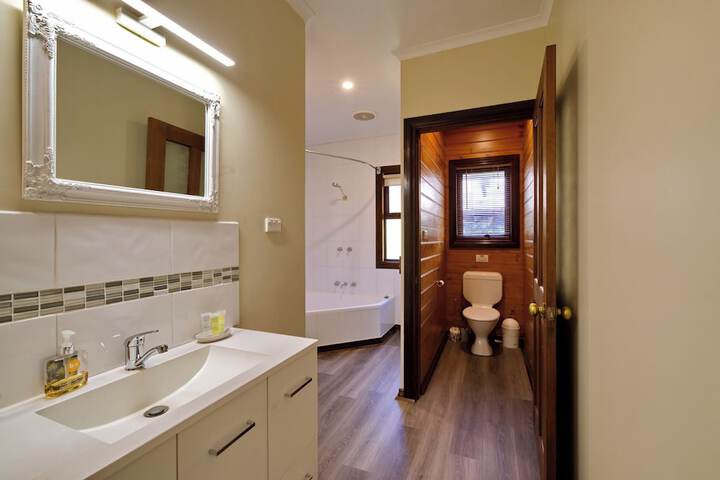 Room 11 of 22
