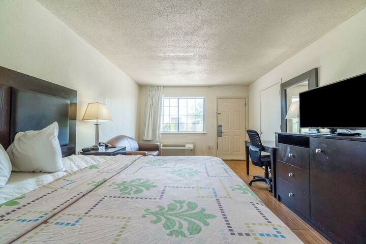 Room 12 of 87