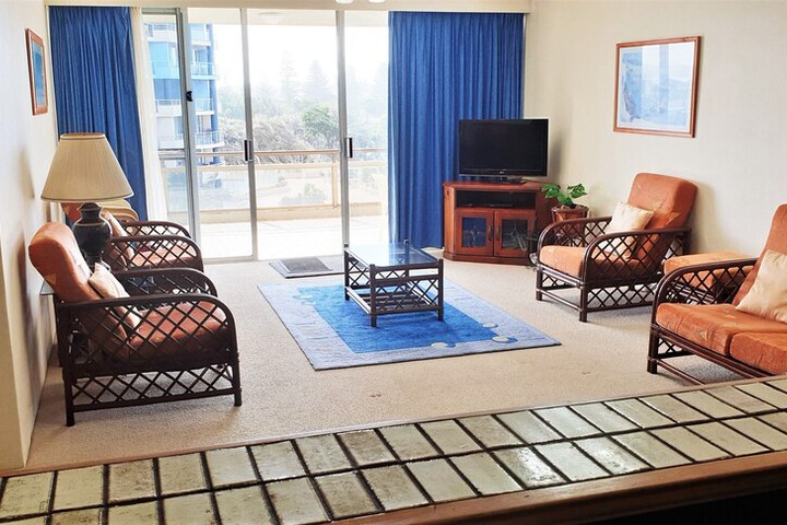 Room 5 of 9