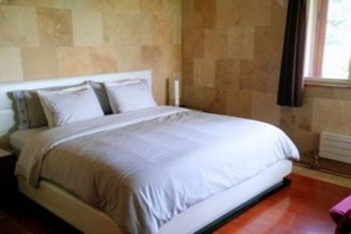 Room 4 of 11
