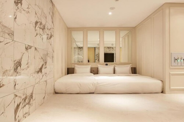 Room 17 of 87