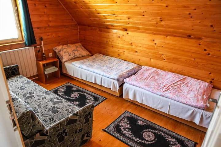 Room 7 of 14