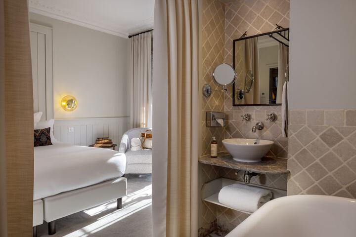 Room 27 of 75