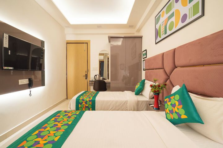 Room 12 of 37