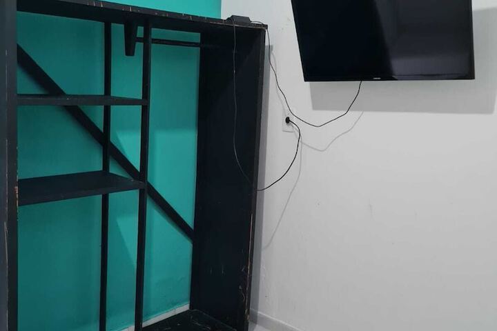 Room 10 of 28