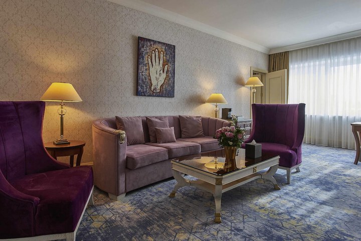 Room 42 of 120