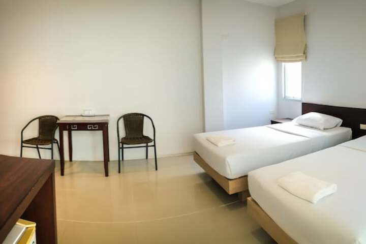 Room 13 of 40