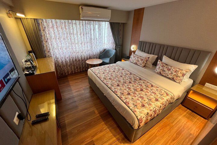 Room 9 of 34