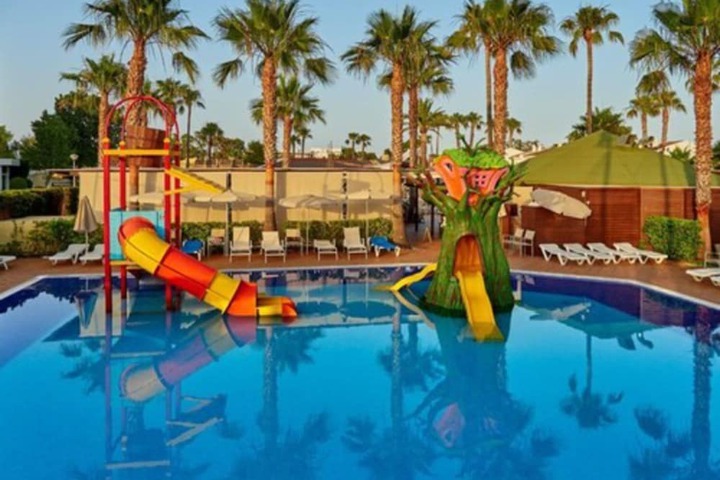 Hotel with Pool