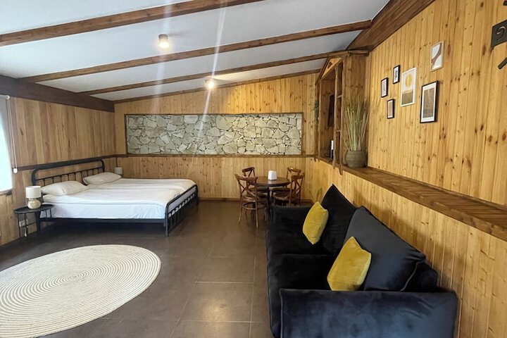 Room 3 of 65