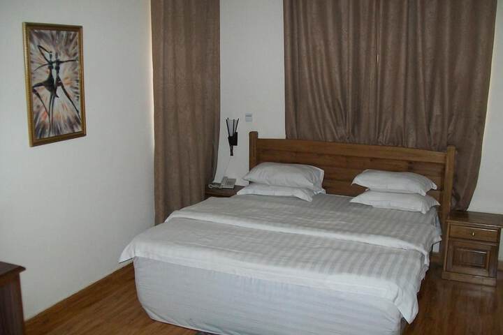 Room 6 of 15