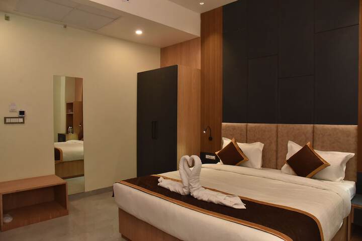 Room 13 of 16