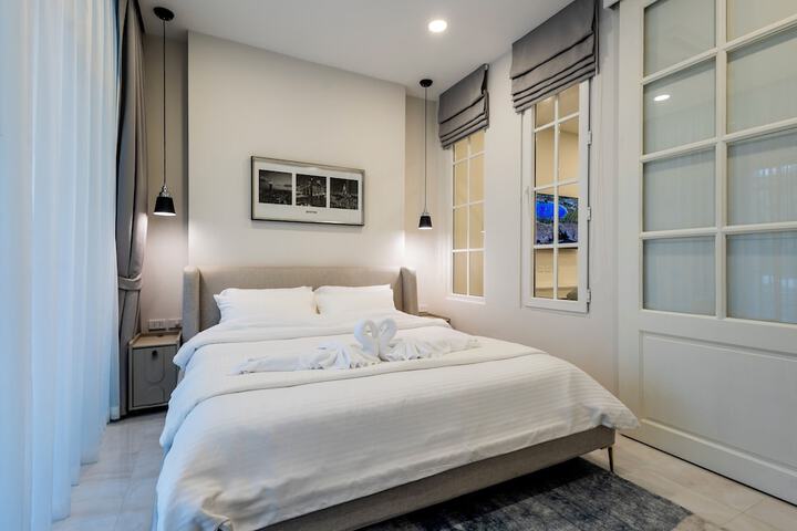 Room 9 of 213