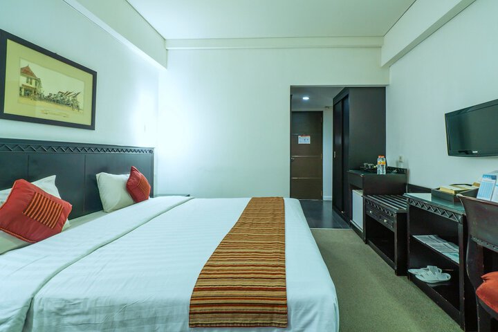 Room 8 of 43