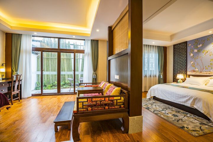 Room 4 of 34