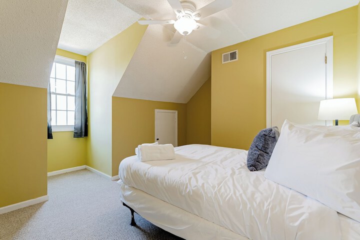 Room 8 of 40