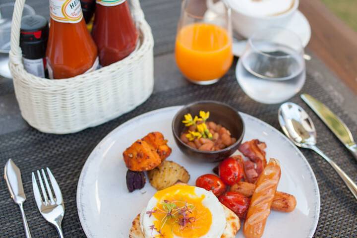 Breakfast/Coffee Service 72 of 91