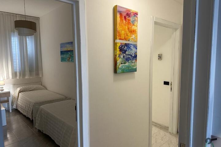 Room 8 of 12