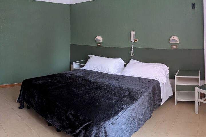 Room 15 of 26