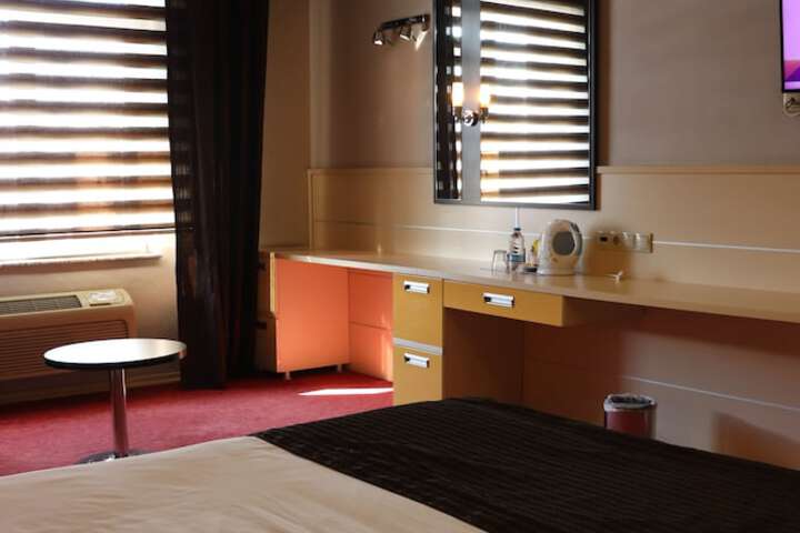 Room 7 of 24