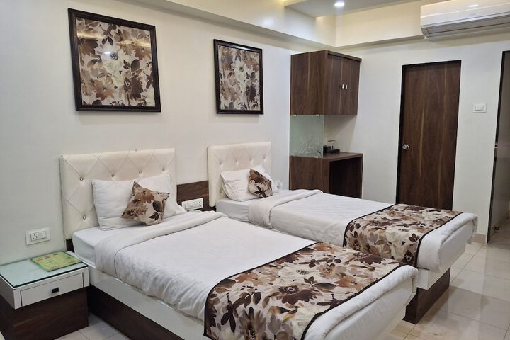 Room 12 of 33