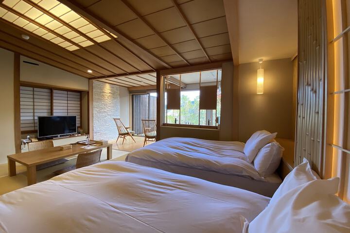 Room 9 of 35
